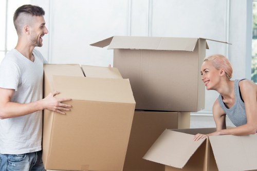 Secure loading of boxes and furniture inside a moving van